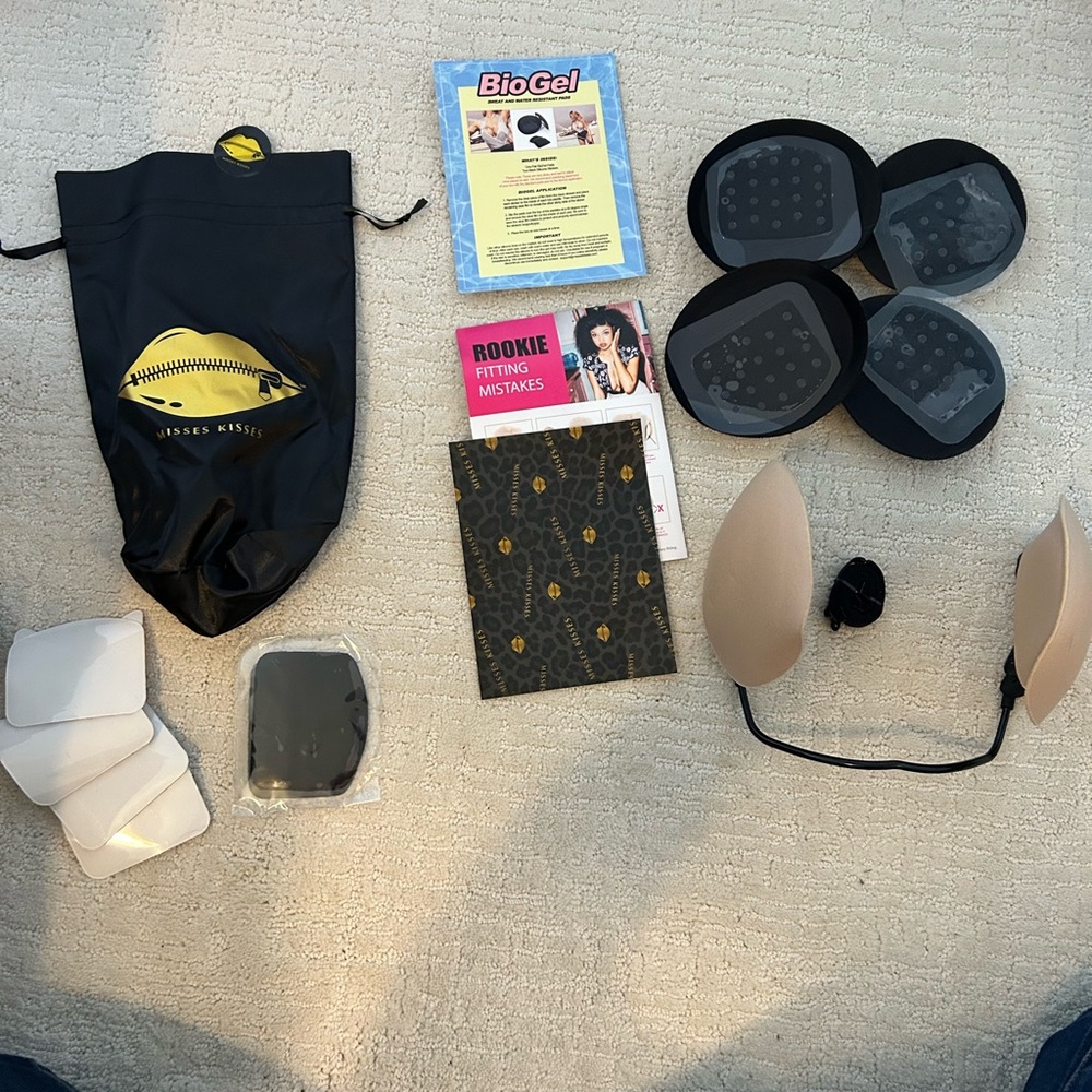 Misses Kisses “Build a Bra” kit in shallow, with two beige and 4 black “OG” pads